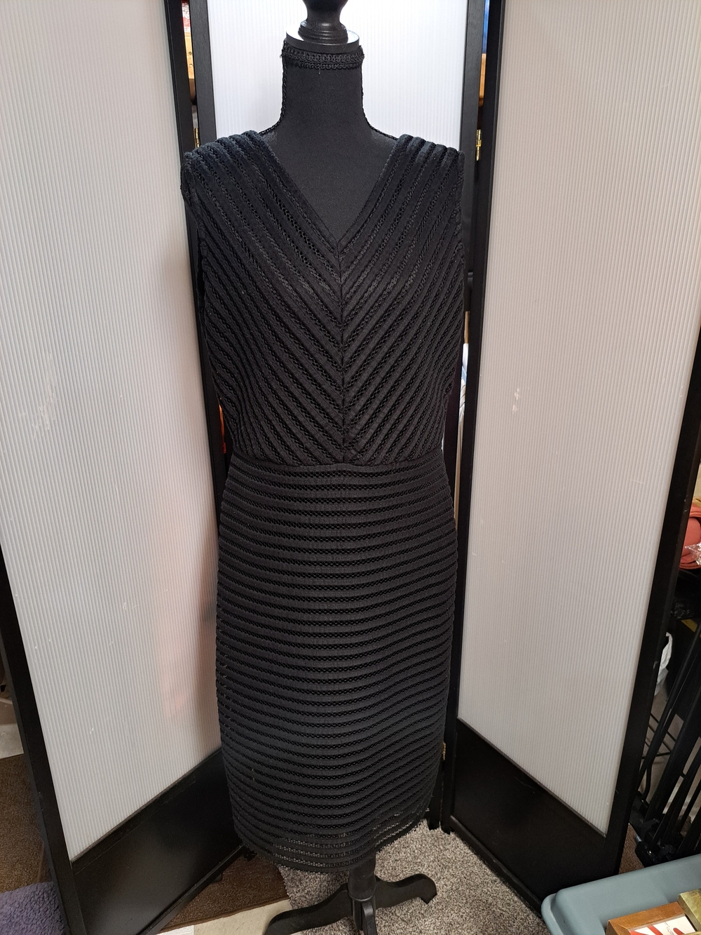 Women’s Black Textured V-Neck Sheath Dress